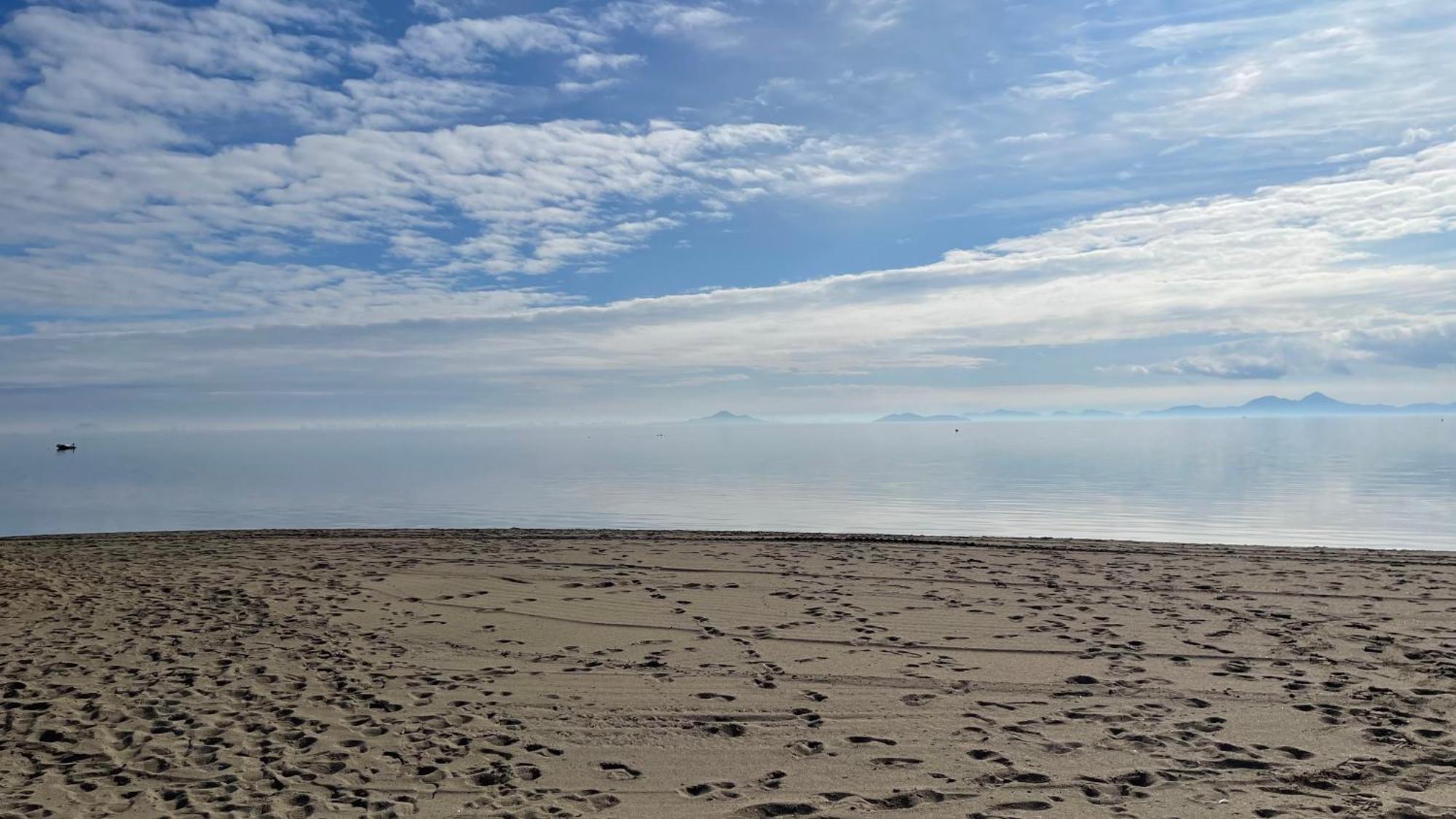 Charming Beachfront Apartment Murcia Eksteriør bilde