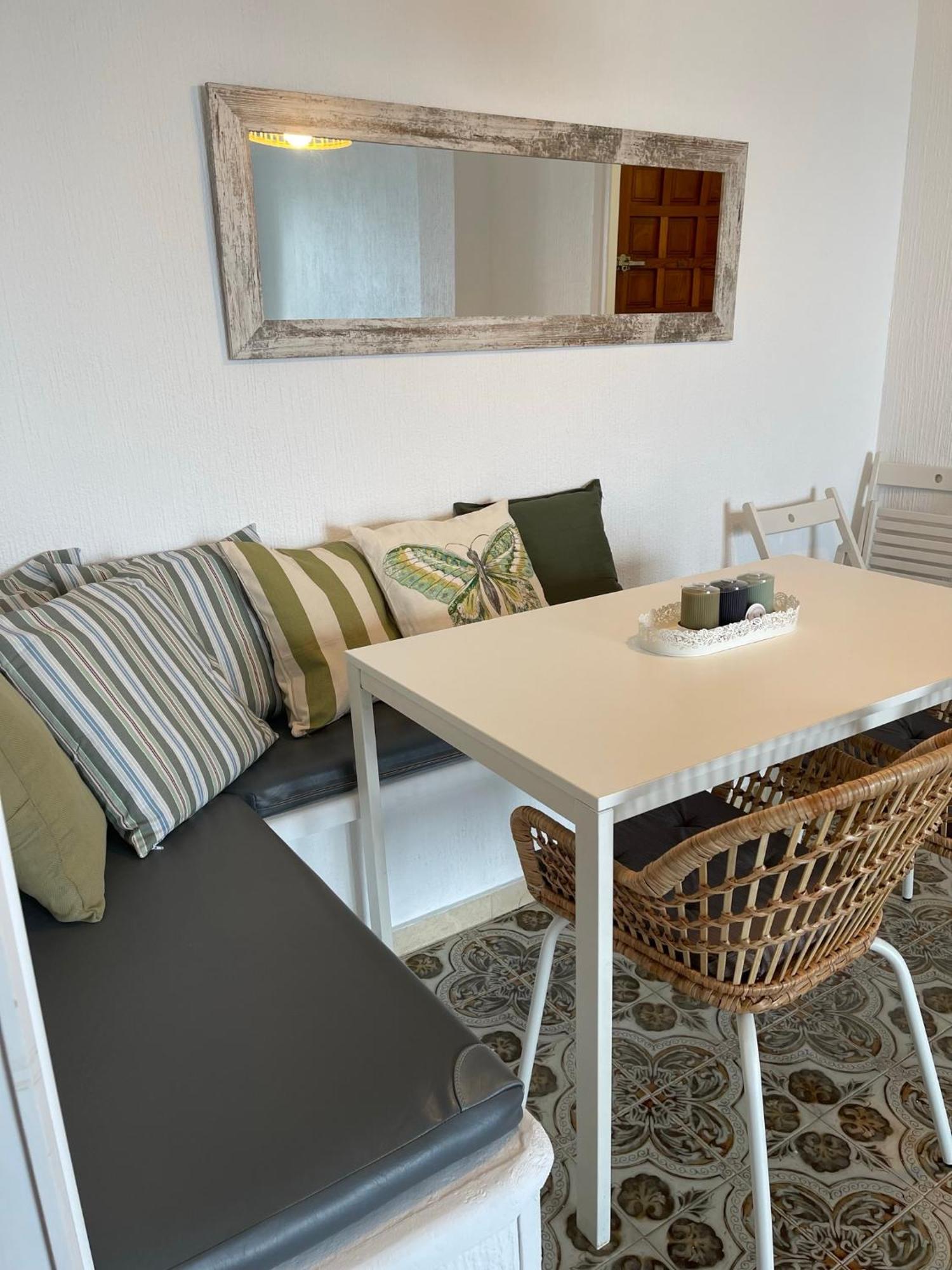 Charming Beachfront Apartment Murcia Eksteriør bilde