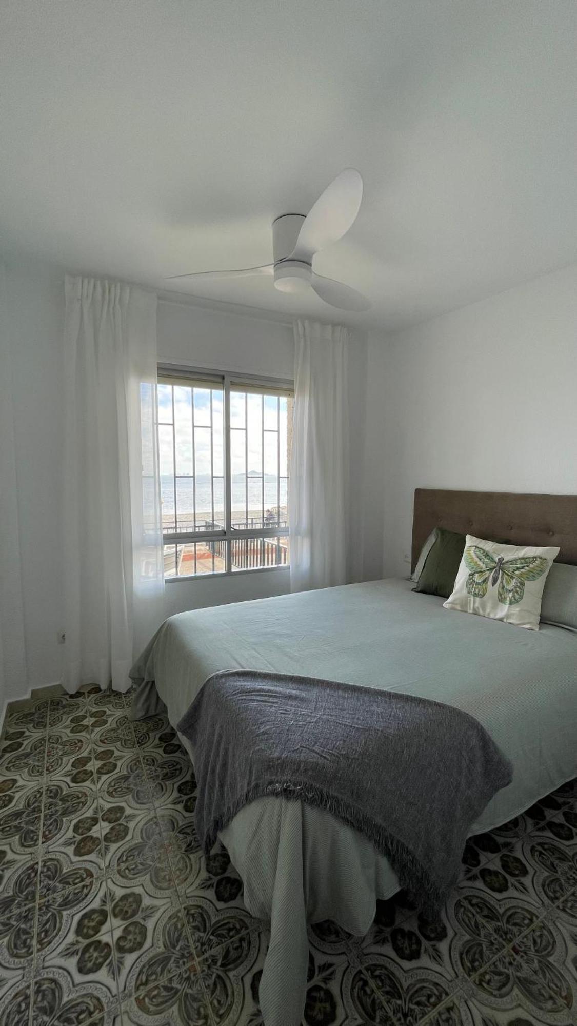 Charming Beachfront Apartment Murcia Eksteriør bilde