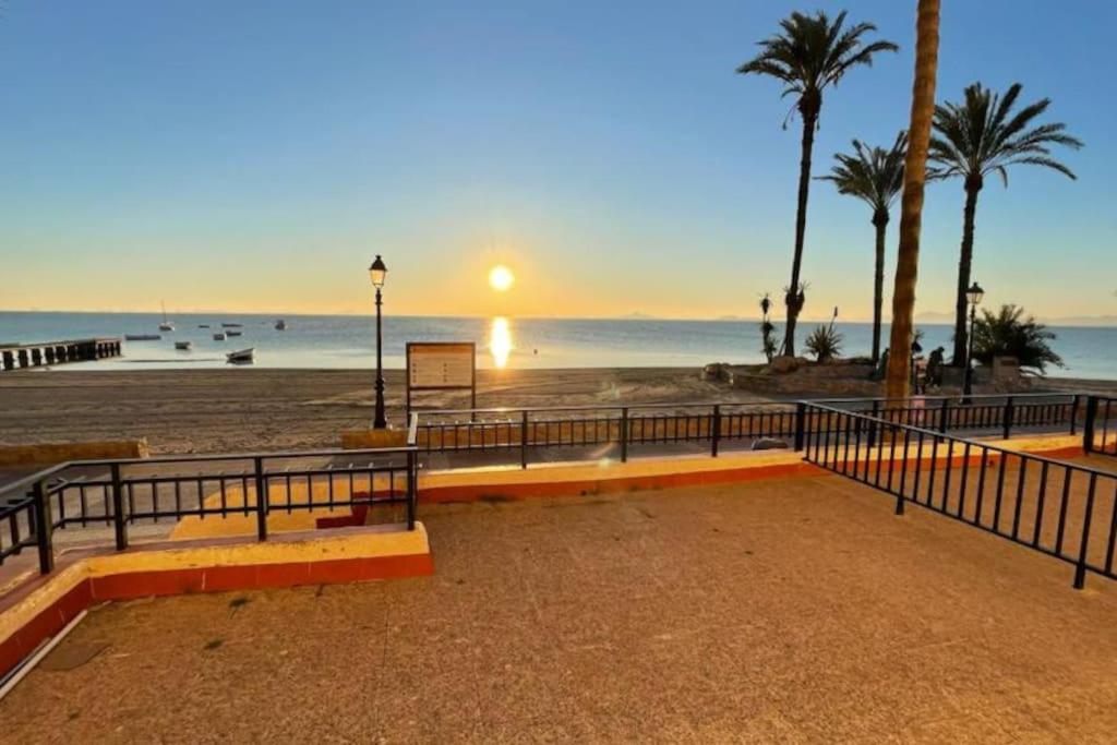 Charming Beachfront Apartment Murcia Eksteriør bilde